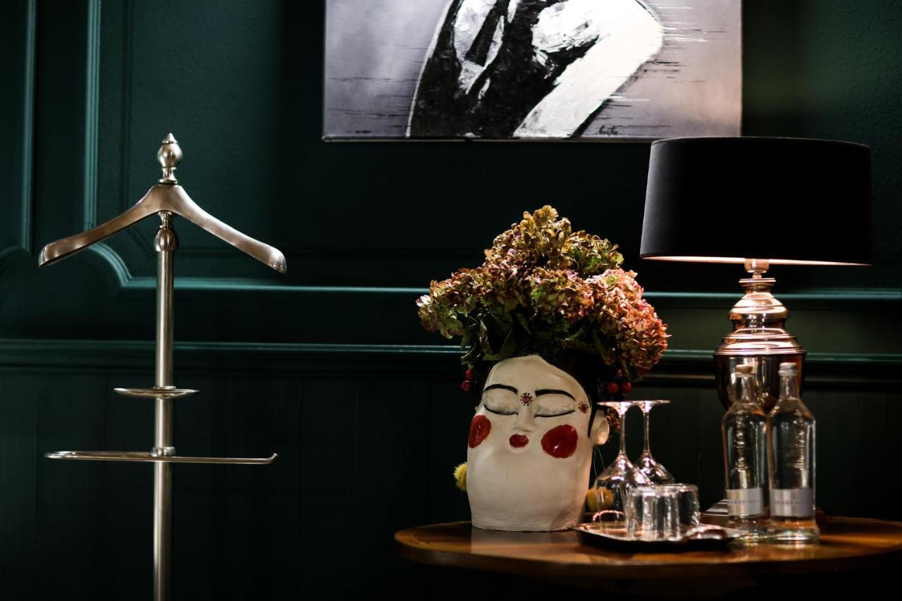 La Piazzetta degli Artisti - Boutique B&B Bossolasco Esterno foto