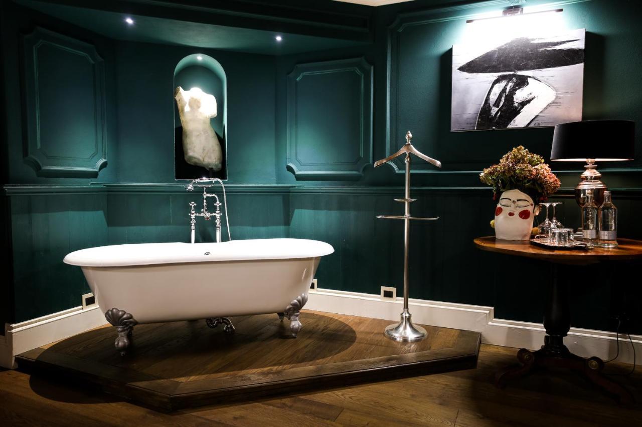 La Piazzetta degli Artisti - Boutique B&B Bossolasco Esterno foto