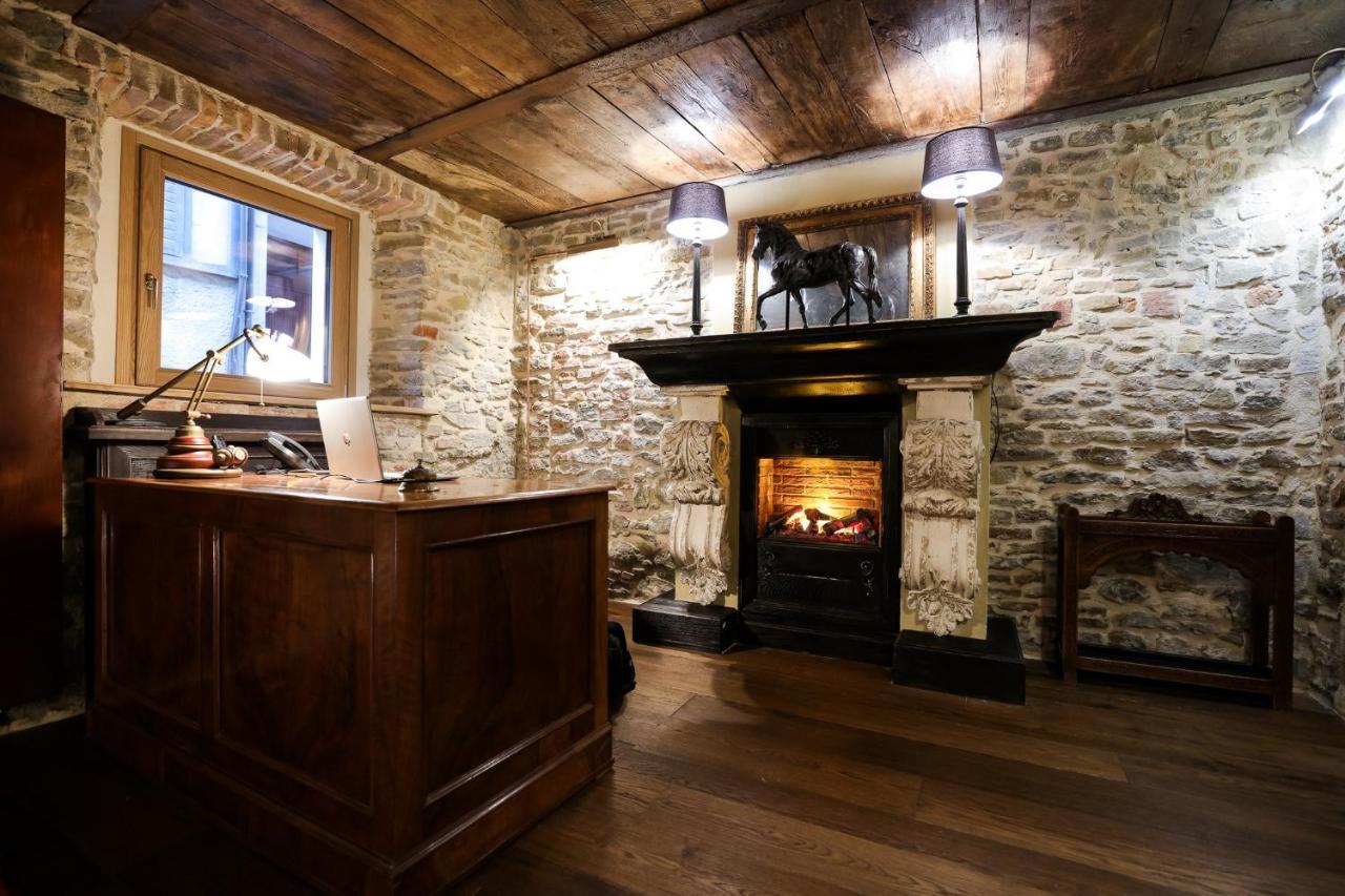 La Piazzetta degli Artisti - Boutique B&B Bossolasco Esterno foto
