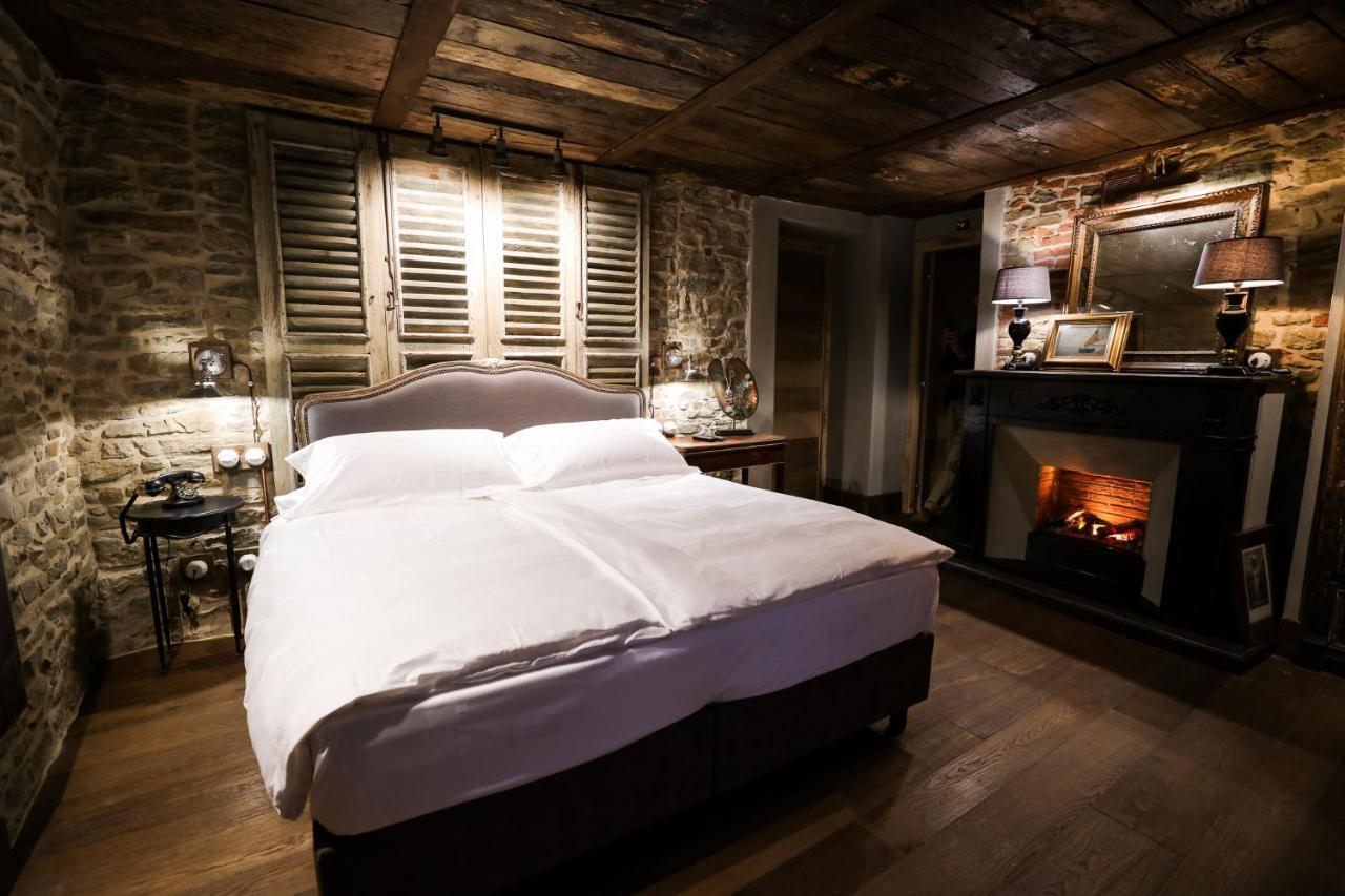 La Piazzetta degli Artisti - Boutique B&B Bossolasco Esterno foto