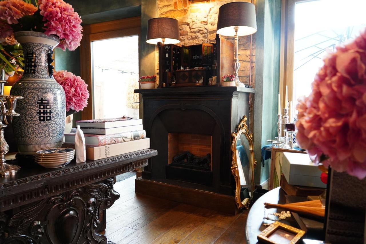 La Piazzetta degli Artisti - Boutique B&B Bossolasco Esterno foto